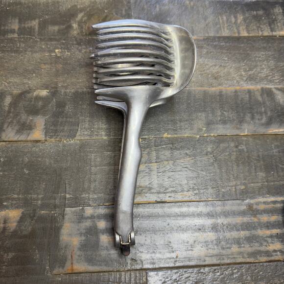 Vintage Aluminum Egg Or Vegetable Slicer, Kitchen Accessories - Picture 3 of 3